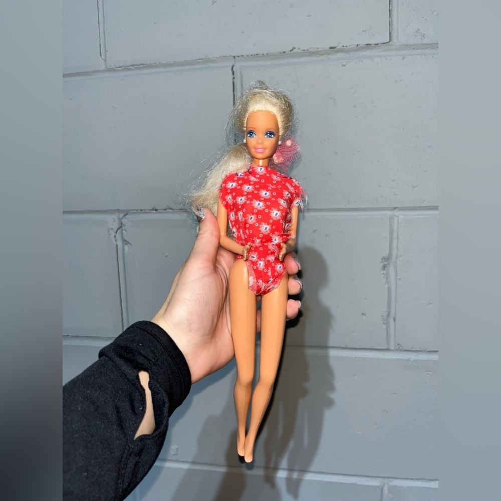 VINTAGE BARBIE